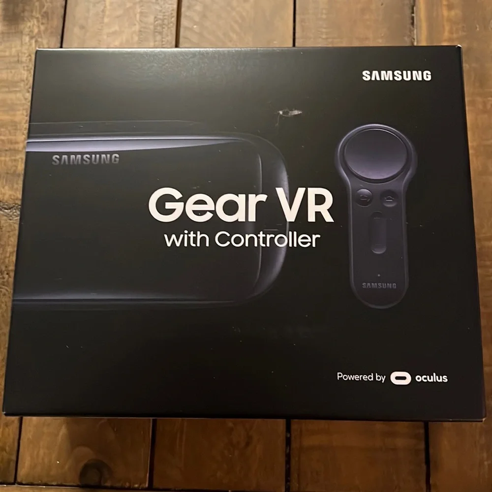 New never used! Samsung Gear VR with Controller